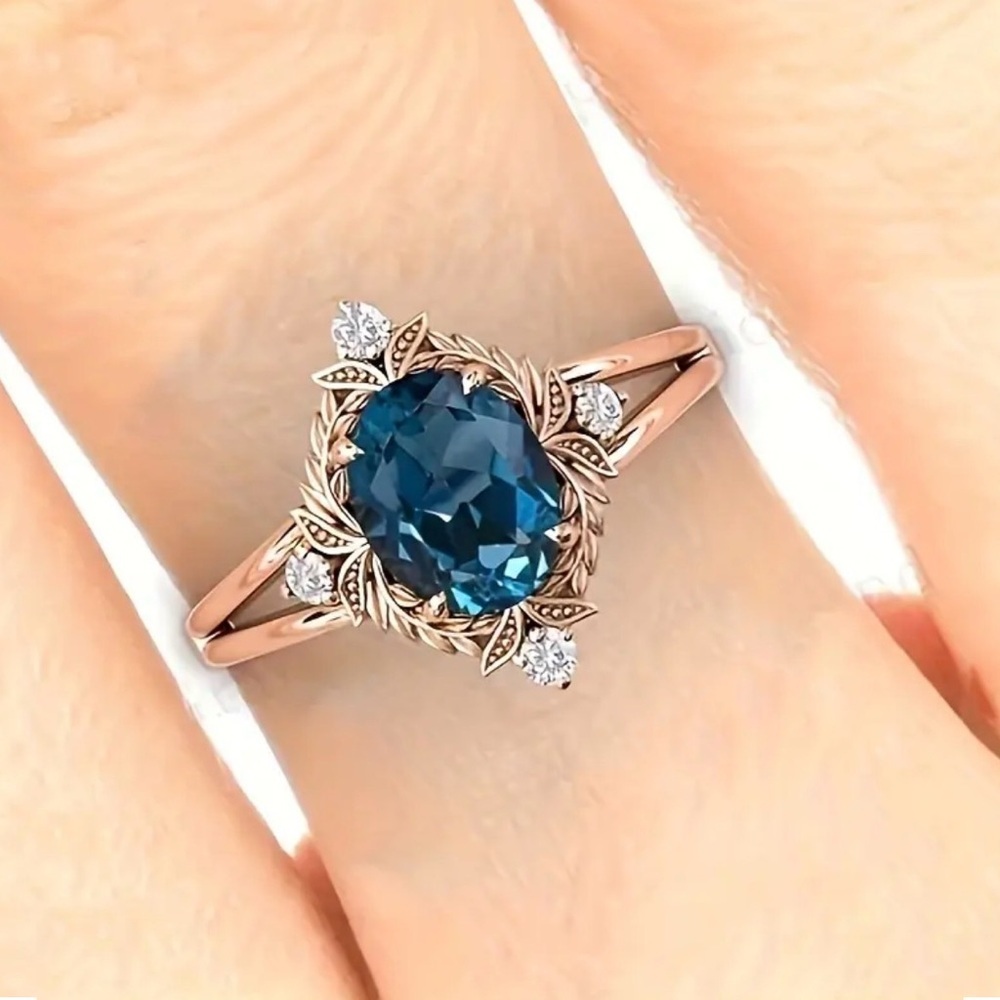 Elegant Blue and Gold Women's Ring.